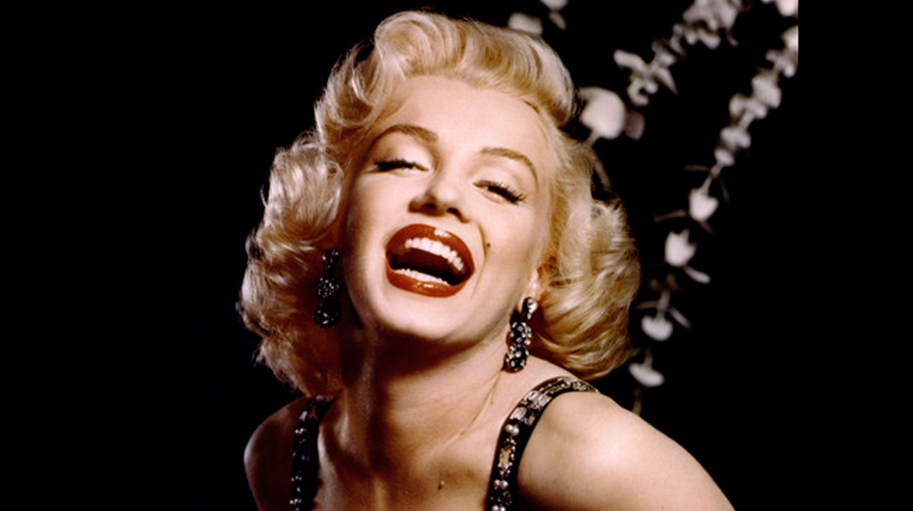 ¿Cuánto cuesta el vestido más famoso de Marilyn Monroe? Es el más caro del mundo e hizo historia (pero Kim Kardashian casi se lo carga)