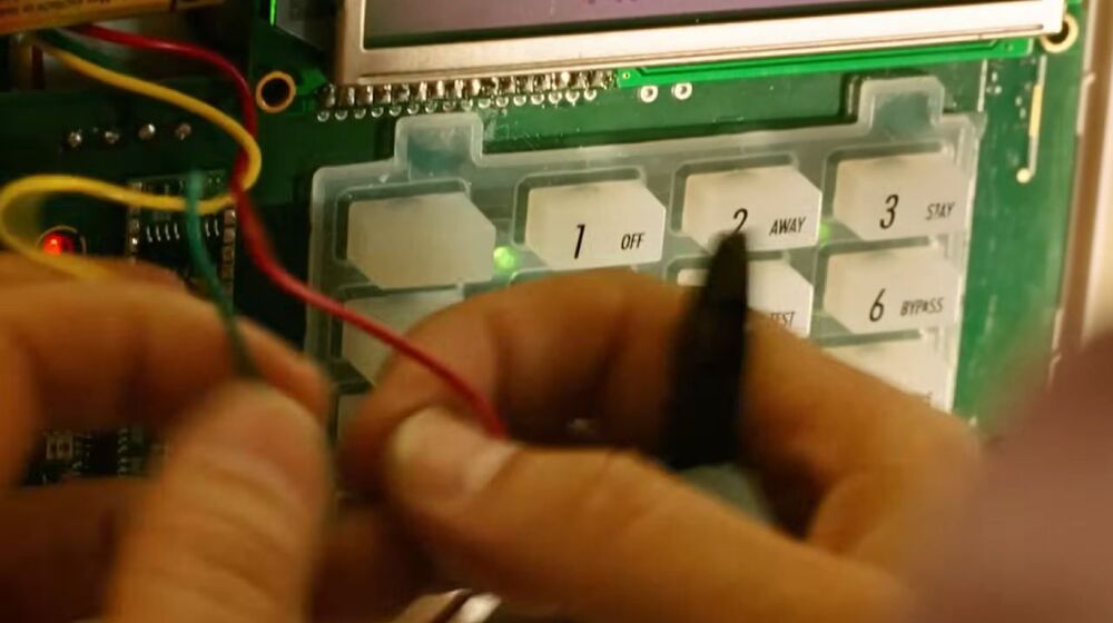 Hoy en TV: 1 millón de espectadores españoles fueron al cine por esta desternillante película que inició una trilogía de 1.500 millones