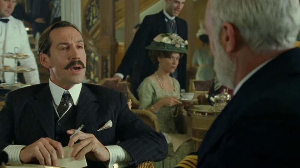 En esta escena de 'Titanic' hay una mujer mirando la conversaci&oacute;n en segundo plano. No es un error de James Cameron, sino una referencia hist&oacute;rica