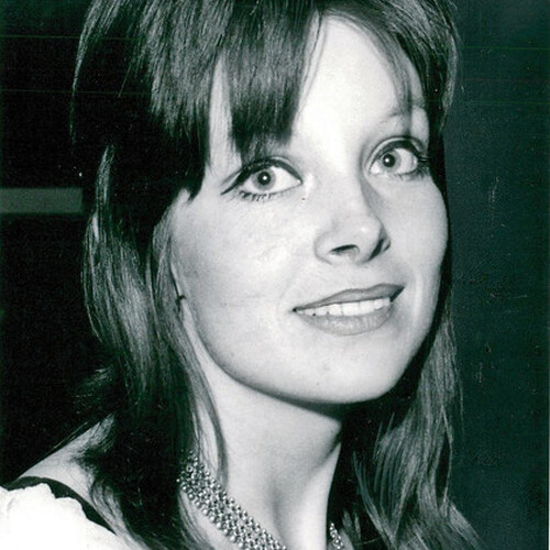 Anna Calder-Marshall