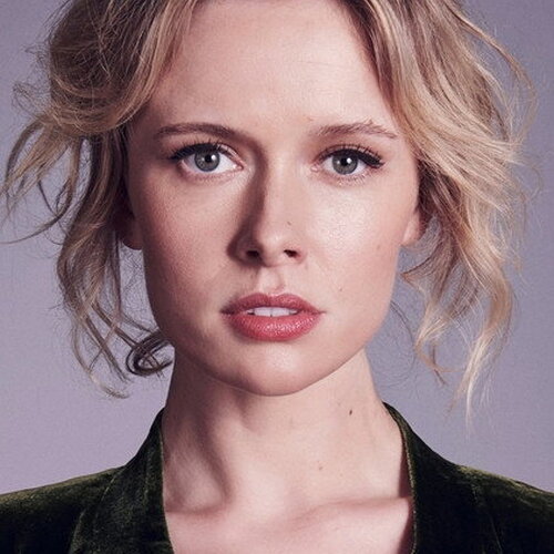 Amelia Eve