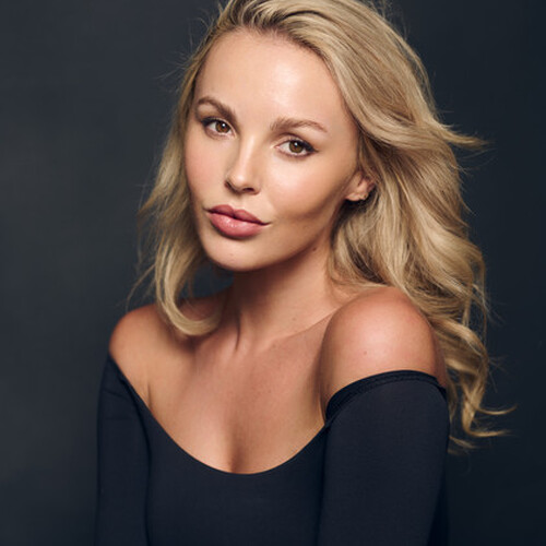 Betsy Blue-English